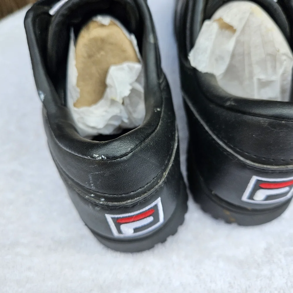 Fila Big Kids  Black and Red Sneakers  Size 5 - Picture 15 of 16